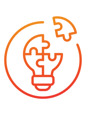 Der Umriss einer Glühbirne, bestehend aus Puzzleteilen, wobei ein Teil abgetrennt und über der Glühbirne platziert ist. Das Design ist von einem teilweisen kreisförmigen Umriss umgeben, der intelligente Lösungen und Innovation symbolisiert.
